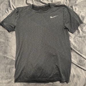 Never worn Nike men’s drifit tee